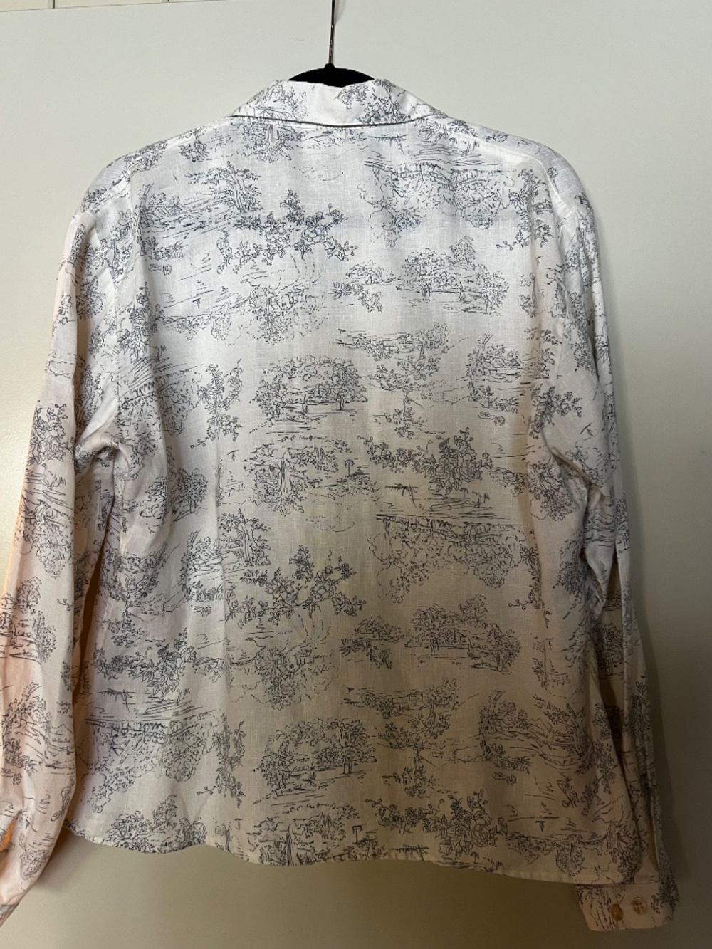 L.L.Bean 100% linen long-sleeve button-down shirt in a Regular Women Large - Picture 2 of 6